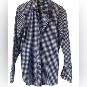 Camisa de vestir de hombre $ 15.00 Nueva.